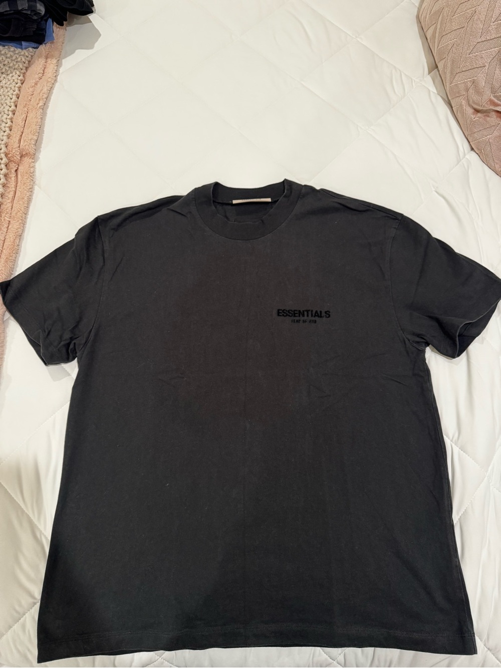 ESSENTIALS Men’s Black Logo Crew Neck T-Shirt- L